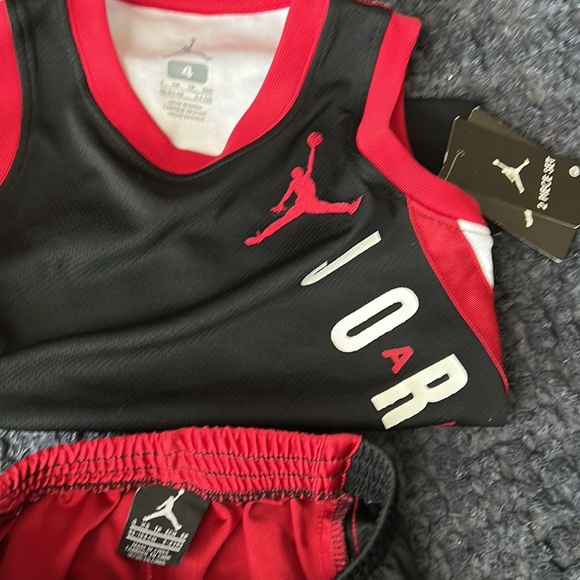 SOLD Jordan set - Picture 4 of 4